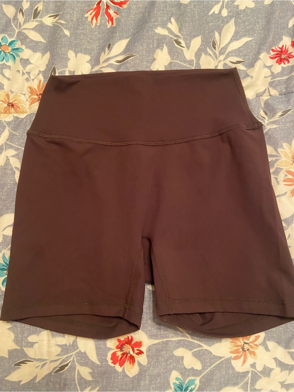 Zyia hustle shorts (Large) in bark (dark brown)